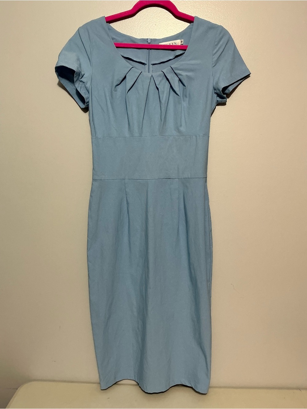 Muxxn boutique sheath midi dress with a scoop neck with pleated detailing size M